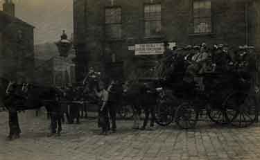 Horse drawn carriage belonging to Joseph Tomlinson and Sons on Moore Street 