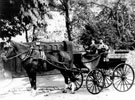 Horse drawn carriage outside No. 4 Park Lane, Broomhall