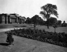 Weston Park showing Mappin Art Gallery