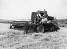 View: s34440 Combine harvesting of barley in Hackenthorpe