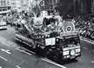 View: y13709 South Yorkshire Police: Prize-winning 1977 Silver JubiIee float on Pinstone Street