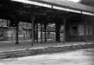 Platforms, former Victoria railway station