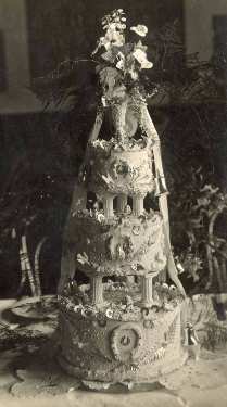 Unspecified wedding cake